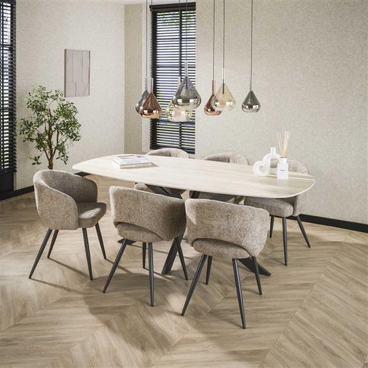 Eetkamerstoel met armleuning salon. Tissee cargo stof zandkleur