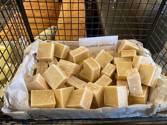 Amberblokje patchouli maroc (3 stuks €10,-)