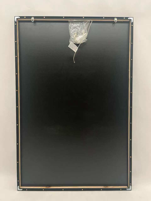 Glasschilderij met ledverlichting - Film acteur roze bril met gun 120x80 cm