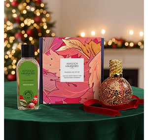 Ashleigh & Burwood Cadeauset  Geurlamp rood + Frosted Berry geurolie (NIEUW)
