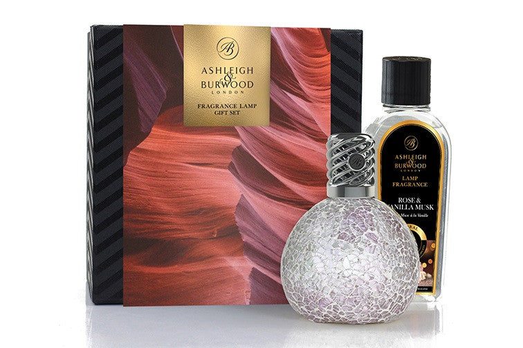 Ashleigh & Burwood Cadeauset Geurlamp + Rose & Vanilla Musk  geurolie