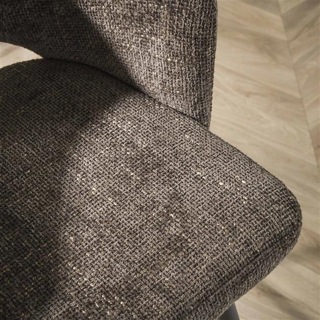 Eetkamerstoel met armleuning salon.  Tissee cargo  stof bruin