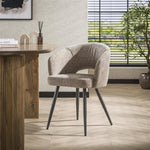 Eetkamerstoel met armleuning salon.  Tissee cargo  stof zandkleur