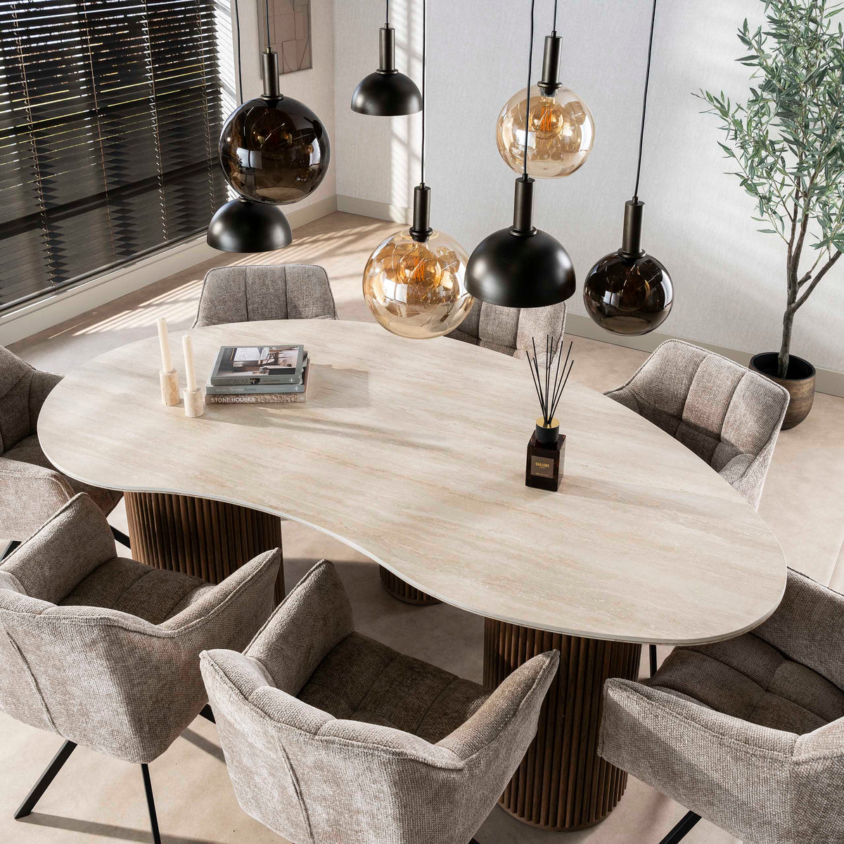 Eettafel Romano niervormig 215x122 cm / 3D keramiek travertin