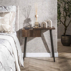 Nachtkastje Carve 1 lade  / Massief acacia drift brown (rechts)