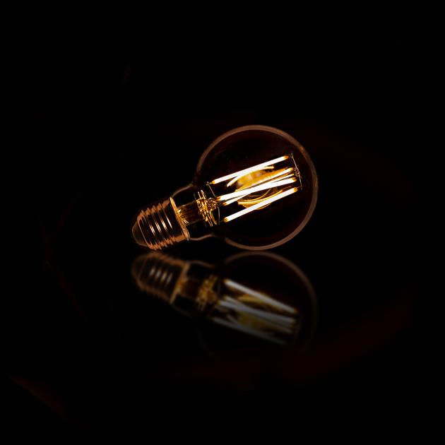 Lichtbron LED bol Ø7 cm - E27 6W warm licht / amberkleurig