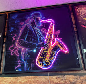 Glasschilderij met ledverlichting - Man met Saxofoon 80x80 cm