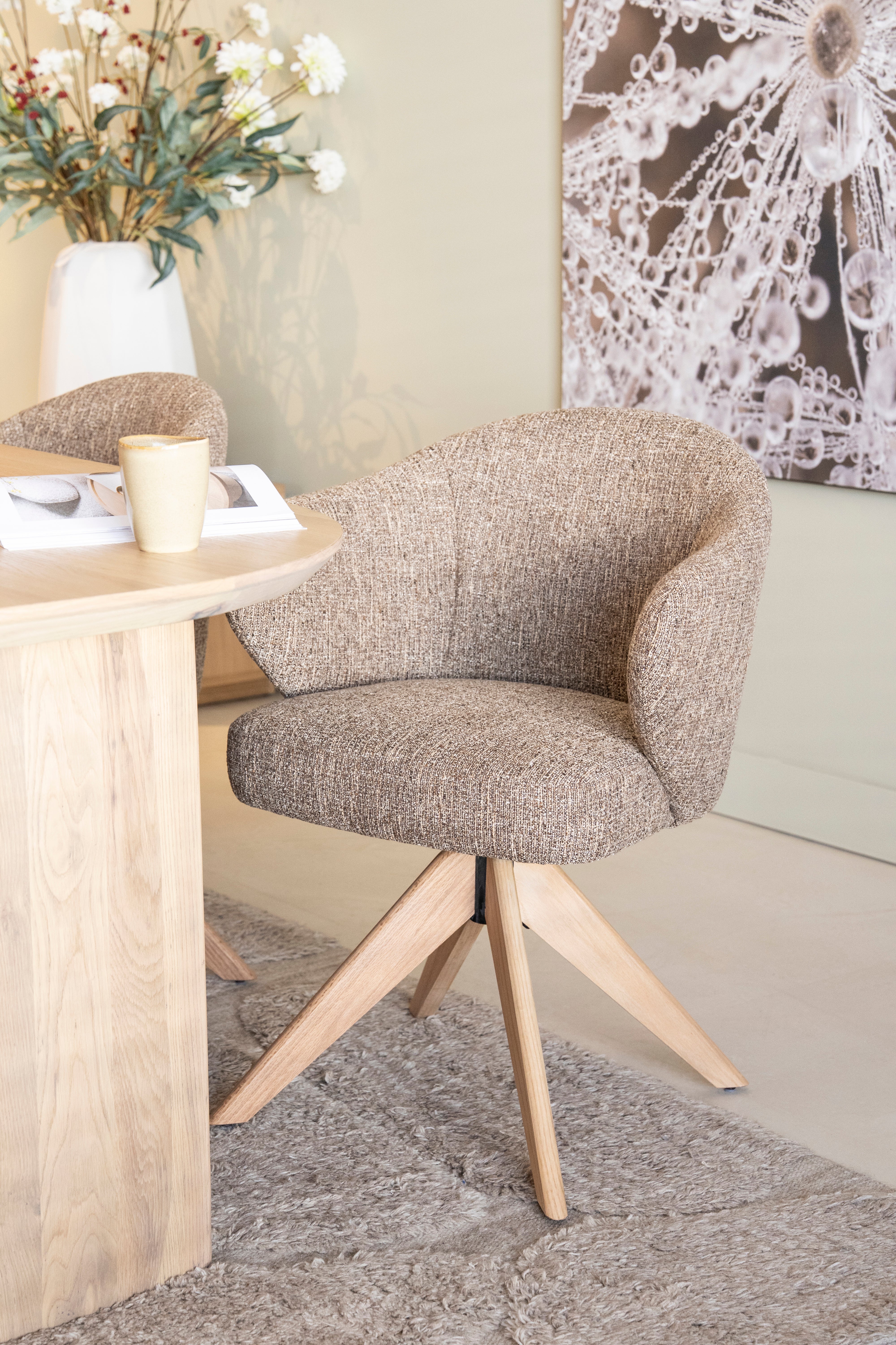 Stoel Connor Eleonora naturel houten poot met draaifunctie - mosterd Donna