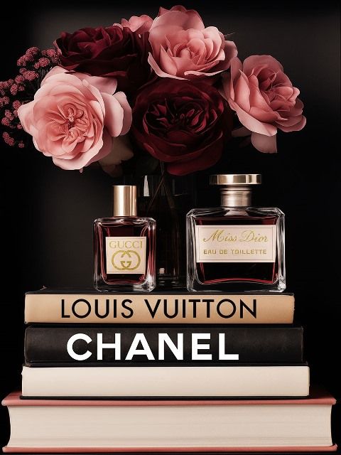 Glasschilderij Louis Vuitton/Chanel/Prada boeken 60x80 cm