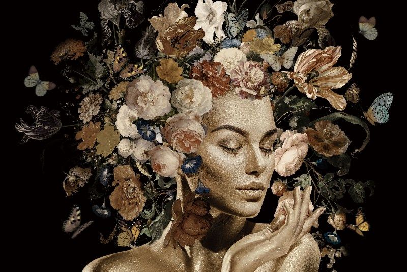 Glasschilderij vrouw omringd door bloemen en vlinders 120x80 cm V2