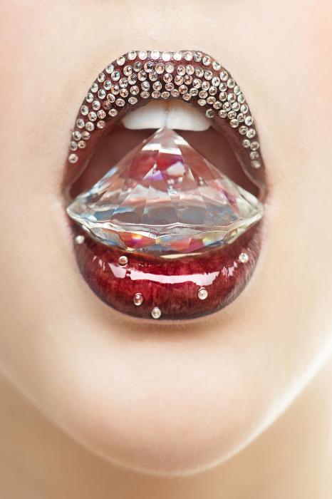 Glasschilderij vrouw lippen diamant 80x120 cm