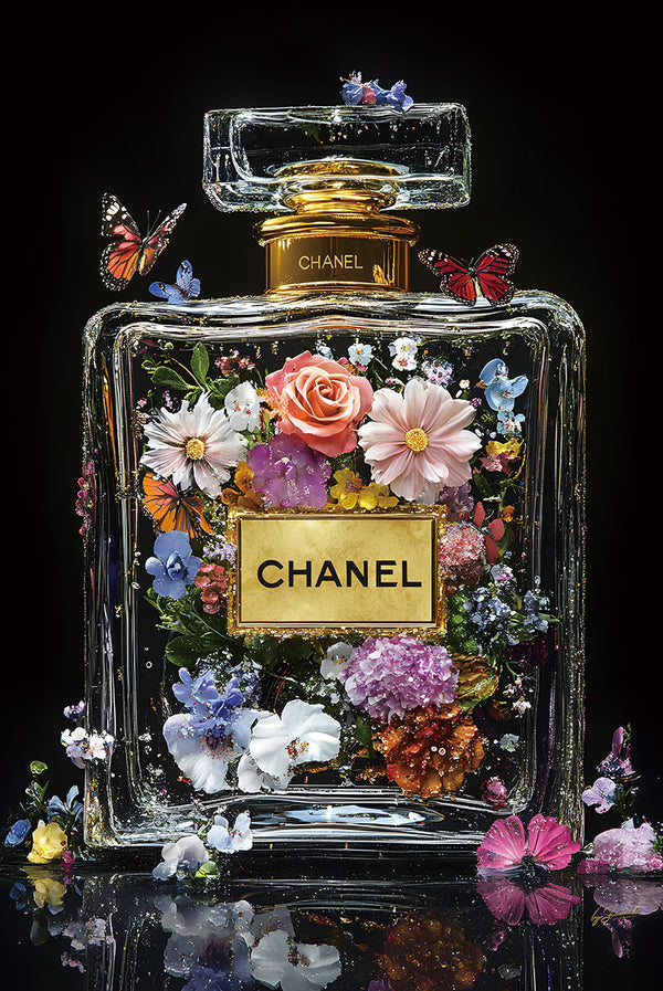 Glasschilderij Doorzichtig fashion parfum flesje met bloemen/vlinders 80x120 cm