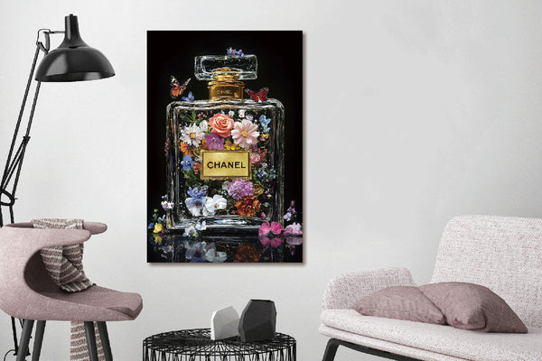 Glasschilderij Doorzichtig fashion parfum flesje met bloemen/vlinders 80x120 cm
