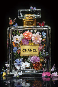 Glasschilderij Doorzichtig fashion parfum flesje met bloemen/vlinders 80x120 cm
