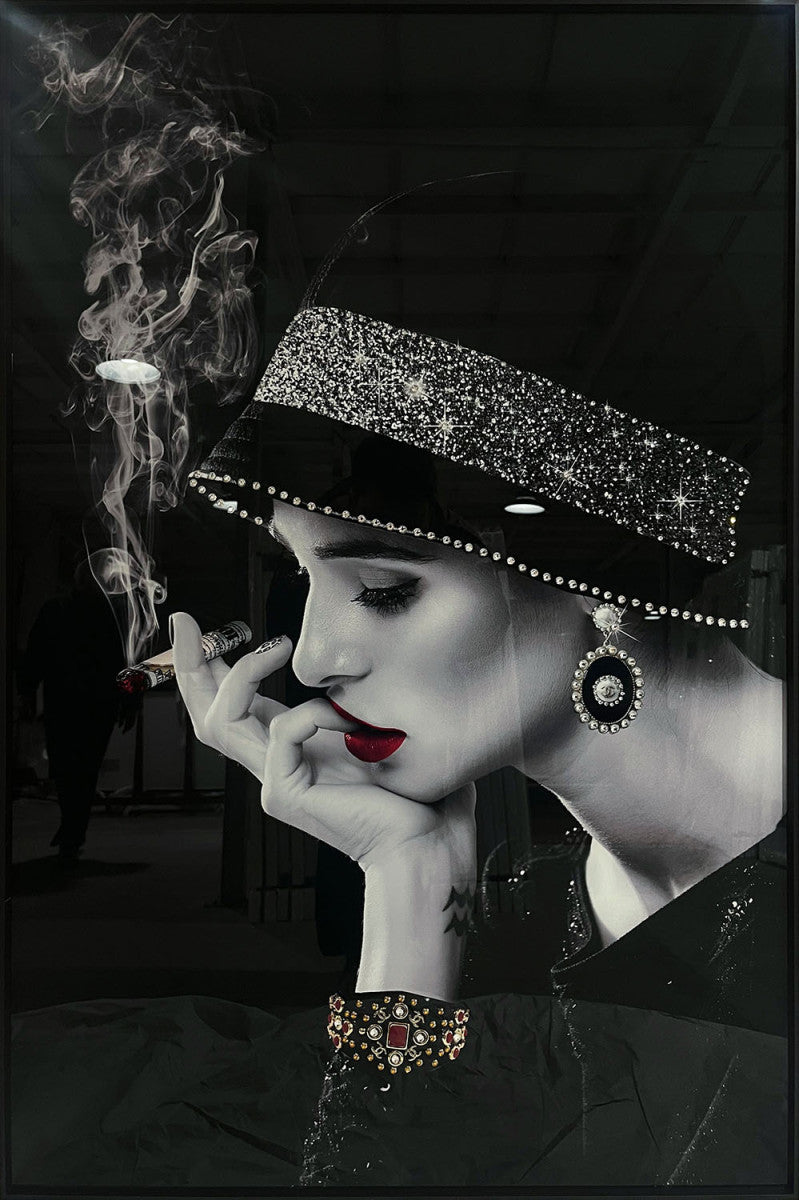 Glasschilderij Rokende vrouw met kristallen en lijst 80x120 cm (NIEUW)