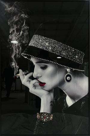 Glasschilderij Rokende vrouw met kristallen en lijst 80x120 cm (NIEUW)