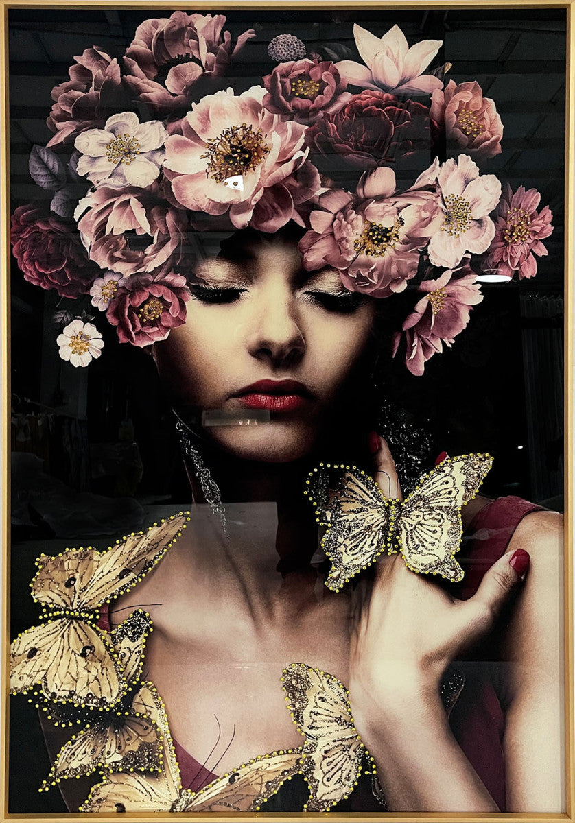 Glasschilderij Vrouw met vlinderkrans/bloemen met kristallen en lijst 80x120 cm (NIEUW)