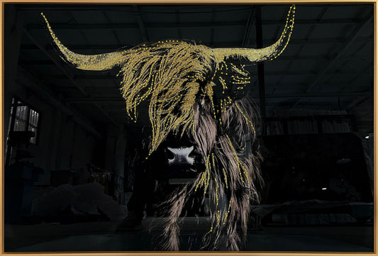 Glasschilderij Gouden hooglander met kristallen en lijst 120x80 cm (Magazijn sale)