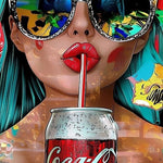 Glasschilderij met ledverlichting - Vrouw met cola 80x120 cm