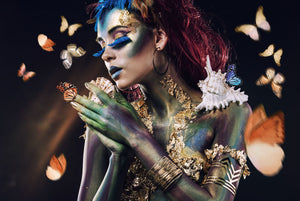 Glasschilderij vrouw met schelpen/goud 110x160cm