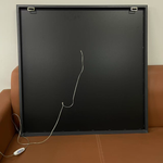 Glasschilderij met ledverlichting - Vrouw met roze led 80x80 cm