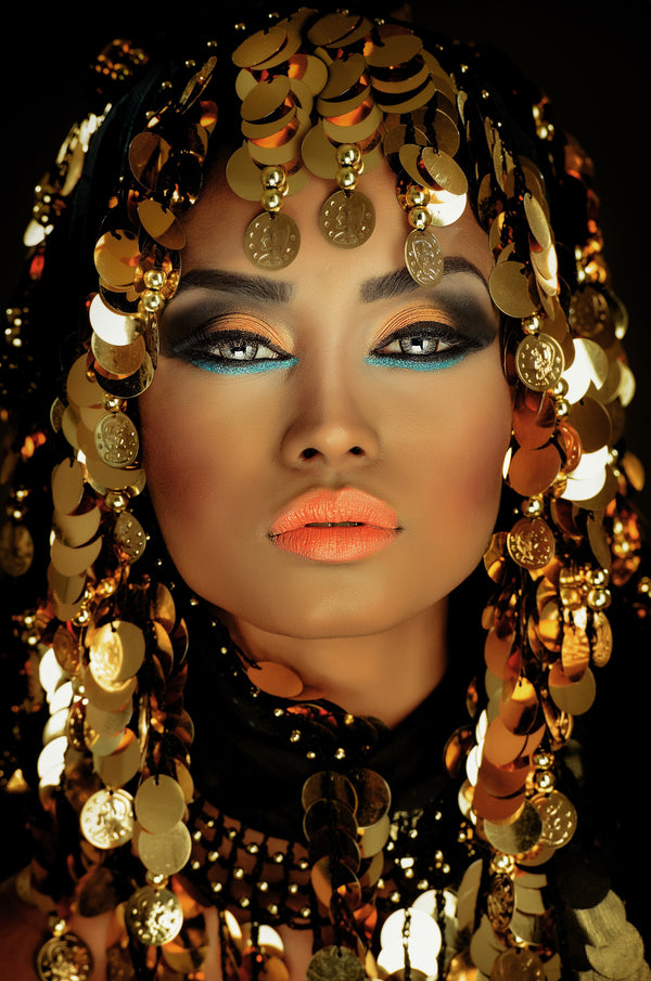 Glasschilderij Arabische vrouw gouden versiering 80x120 cm