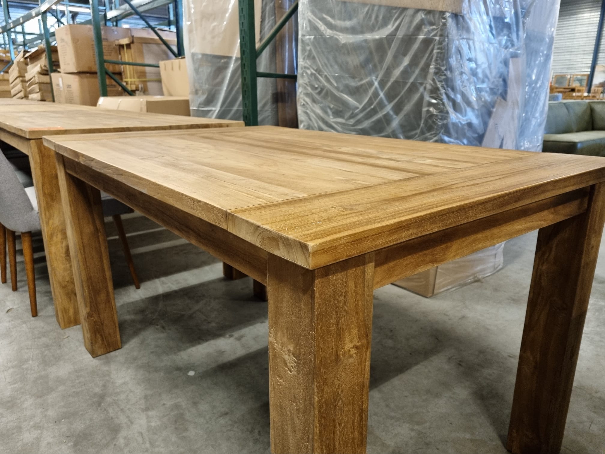 Eettafel teakhout robuust 140x90 cm met koplat (magazijn opruiming)