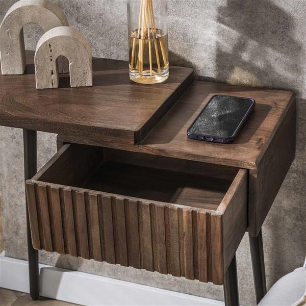 Nachtkastje Carve 1 lade  / Massief acacia drift brown (links)