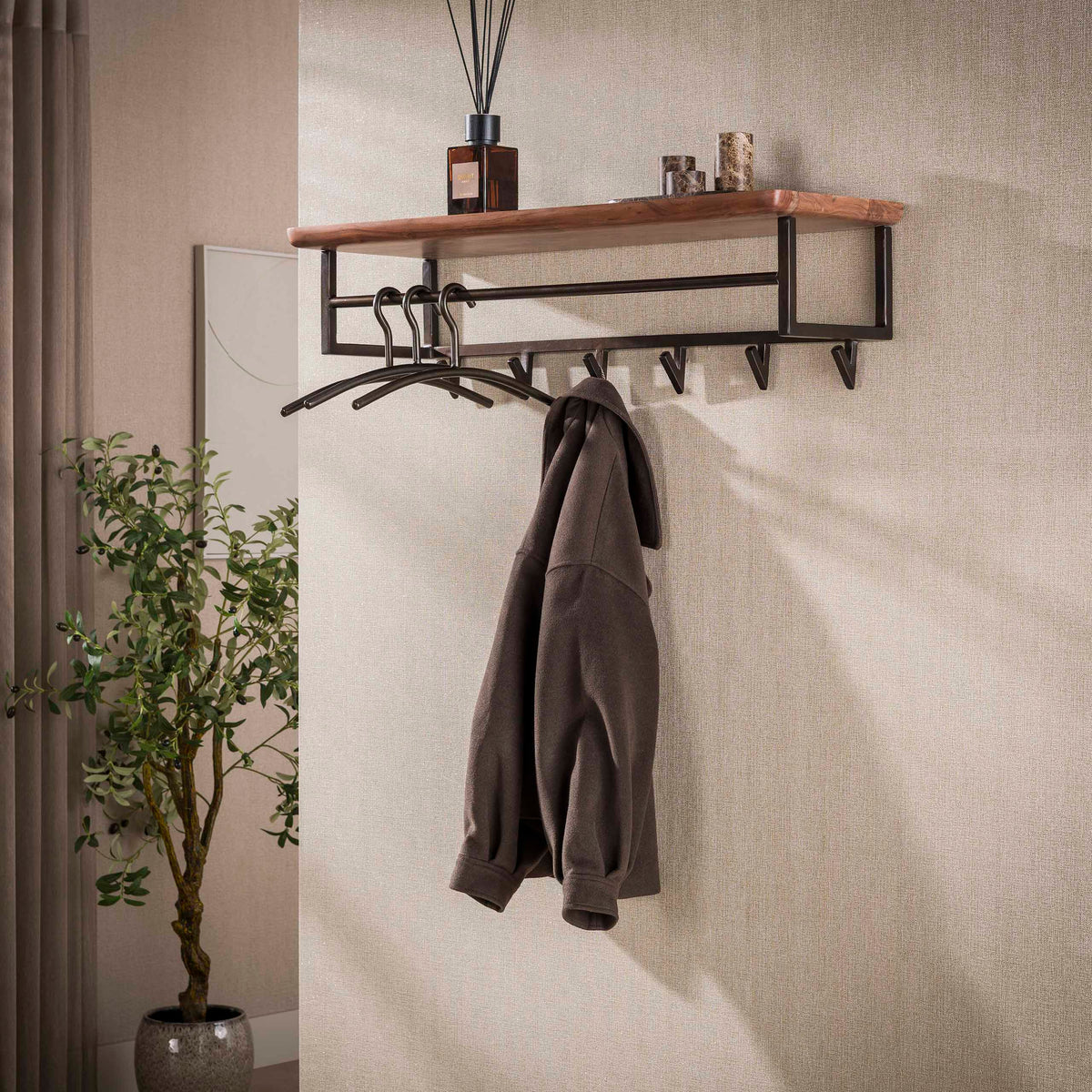 Kapstok Edge Curve 6 haken / Massief acacia bruin van Idéco Design
