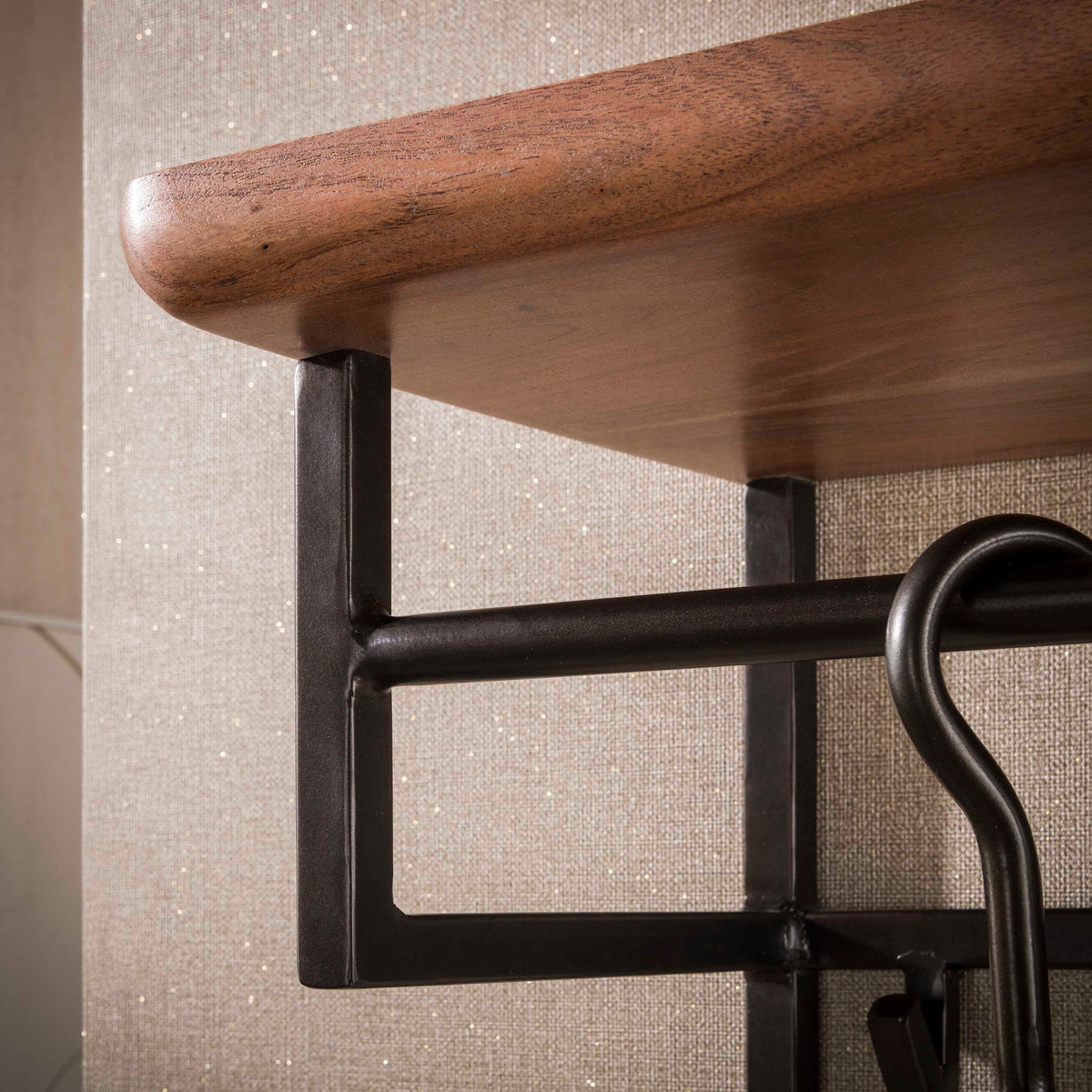 Kapstok Edge Curve hoog 12 haken / Massief acacia bruin van Idéco Design, foto 2