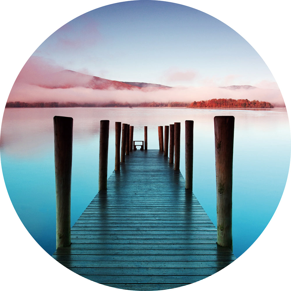 Glasschilderij rond steiger in rustig meer Ø80 cm